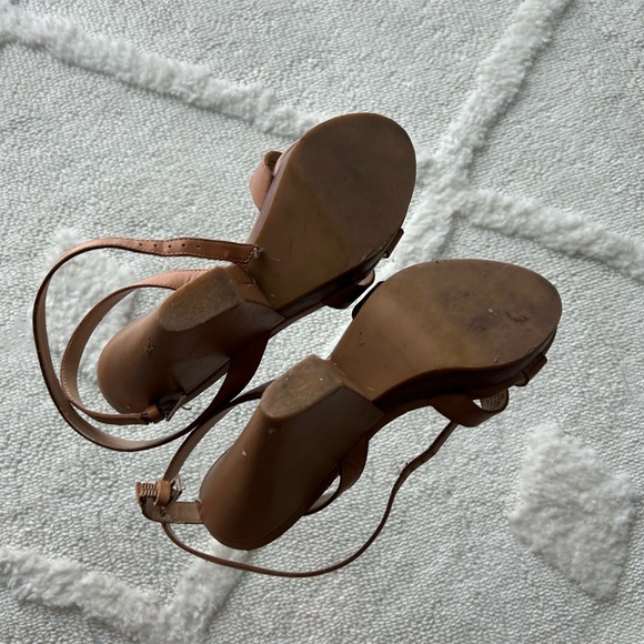 Steve Madden Heels Tan/Nude - Picture 3 of 6